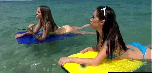  Teen Lesbos (Jenna Sativa & Liza Rowe) Play Till Climax On Cam vid-18
